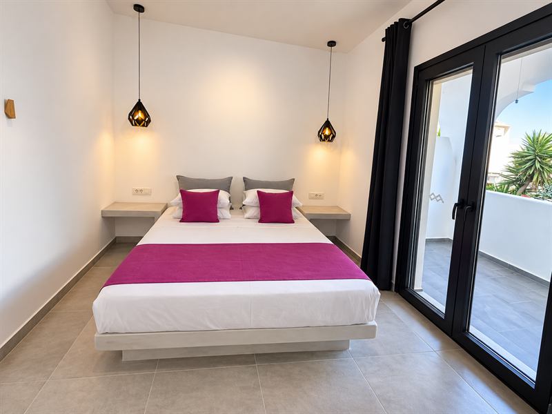 Garden View Apartment – Bedroom with balcony door, Dragonfly Villas Santorini