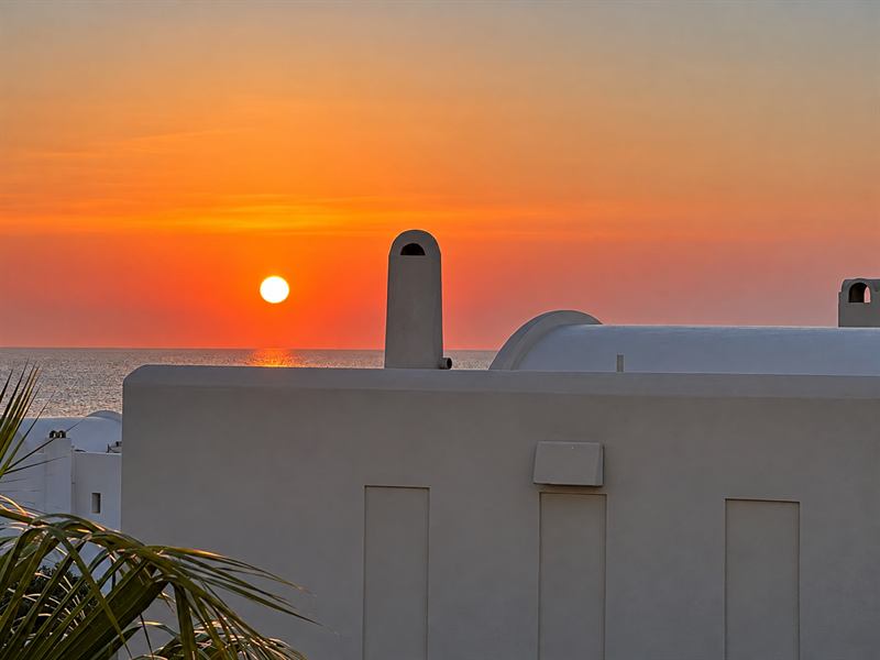 Sea View Apartment – Sunset over the sea from the balcony, Dragonfly Villas Santorini