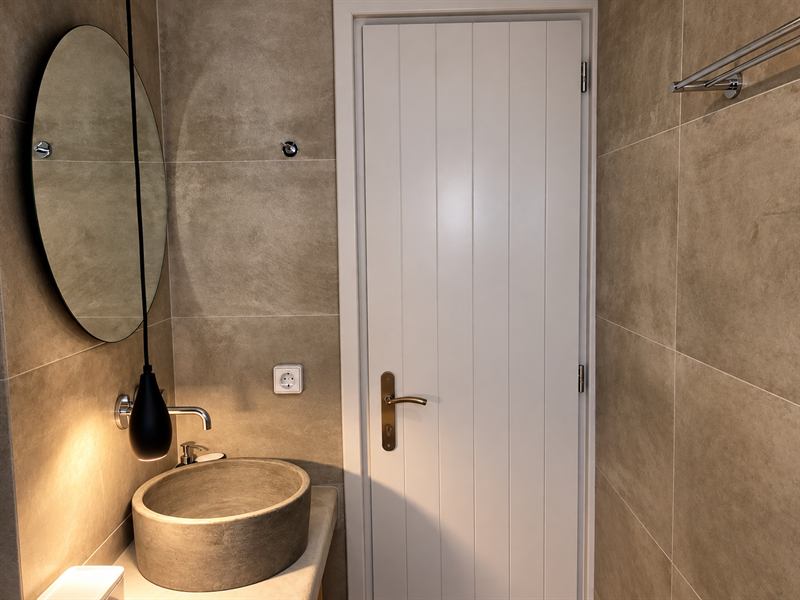 Suite – Outdoor Hot Tub – Bathroom washbasin, Dragonfly Villas Santorini