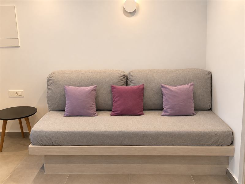 Suite – Outdoor Hot Tub – Sofa bed, Dragonfly Villas Santorini