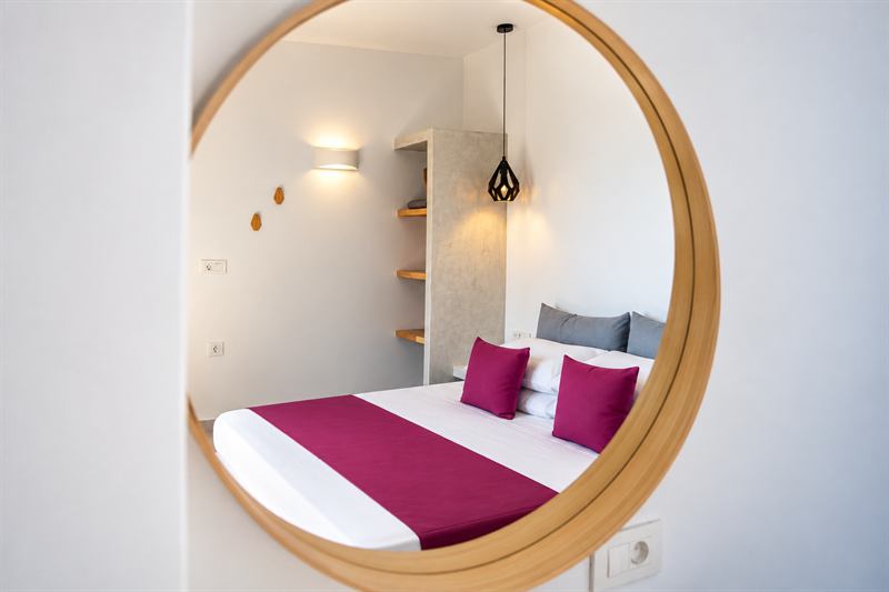Superior Apartment – Bedroom mirror, Dragonfly Villas Santorini